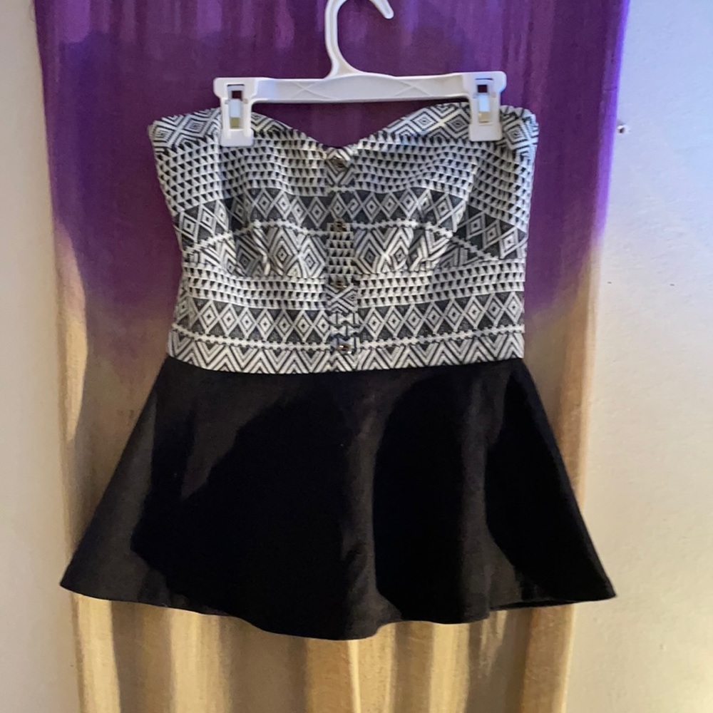Tube top, flattering!
